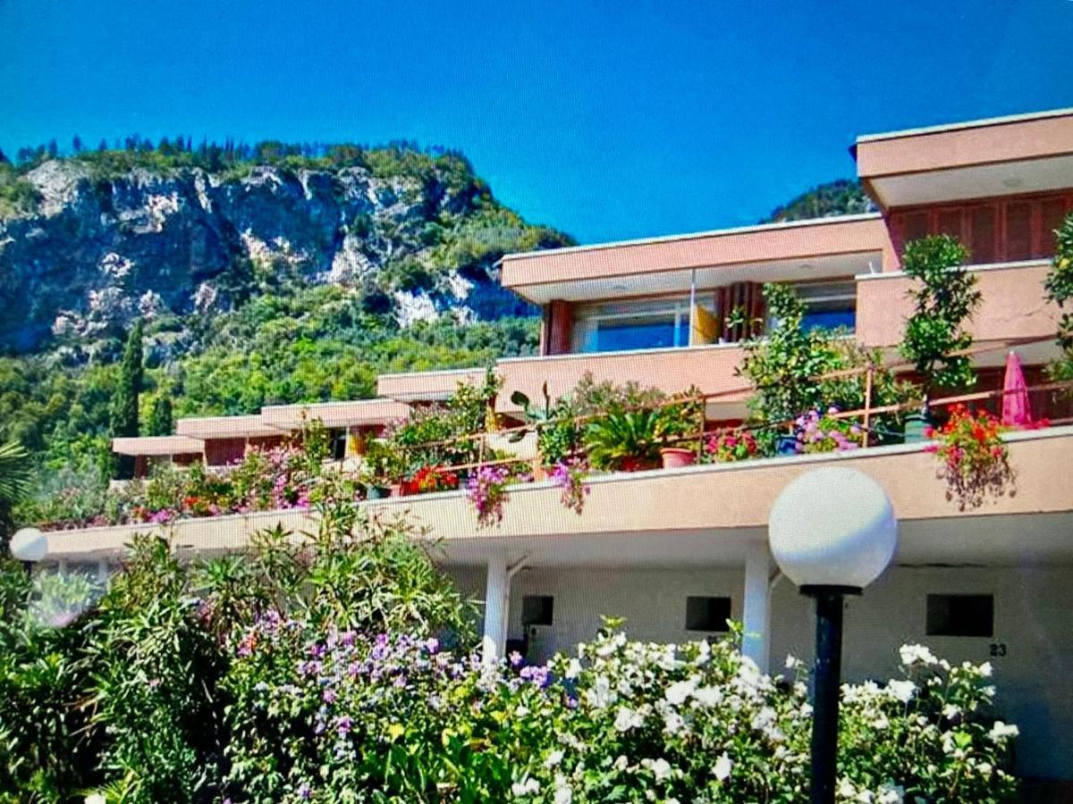 Appartamento Peppino Mit Seeblick Und Pool Riva del Garda Exterior foto